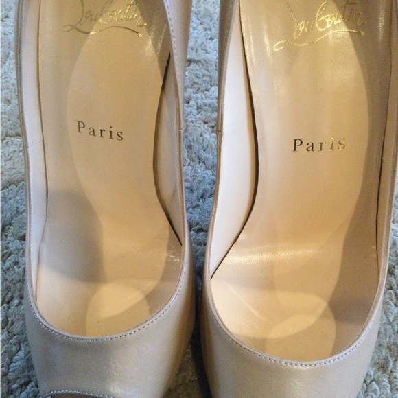 CHRISTIAN LOUBOUTIN Nude Pumps - Picture 9 of 11